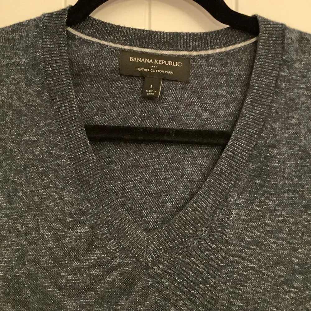 Banana Republic Men’s V-Neck Heather Cotton Yarn Sweater‎